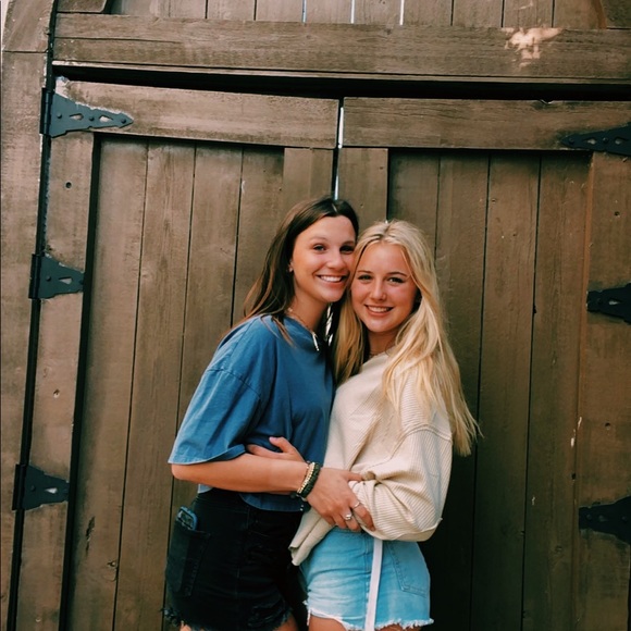 Meet your Posher, Ava - Picture 1 of 1